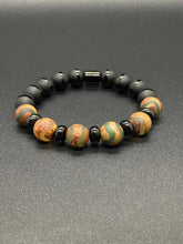 Load image into Gallery viewer, TIBETIAN AGATE DZI AND ONYX BRACELET
