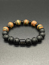 Load image into Gallery viewer, TIBETIAN AGATE DZI AND ONYX BRACELET